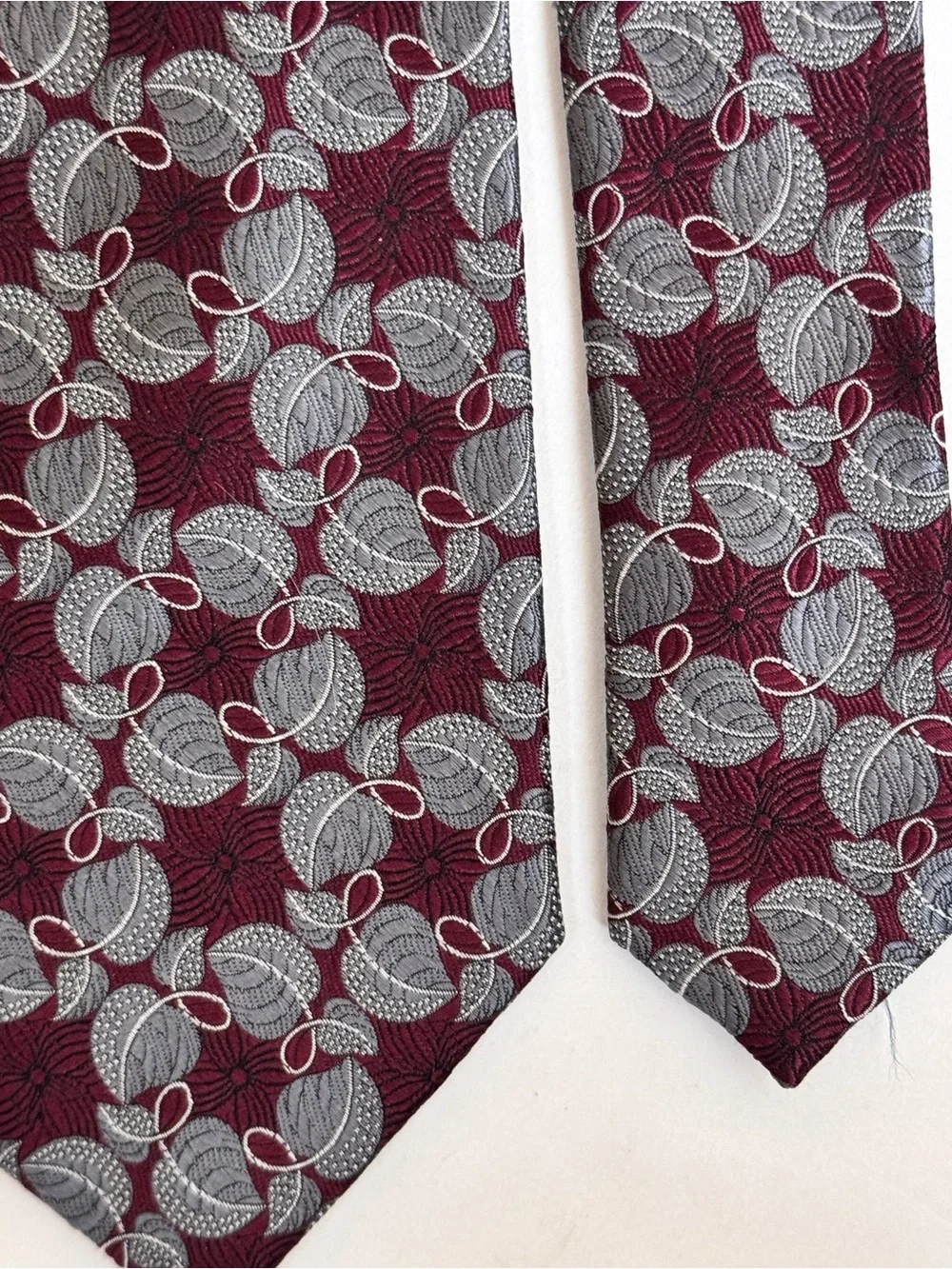 Jos. A. Bank Men’s Necktie Silk Paisley Burgundy Silver Gray Jacquard Silk Tie